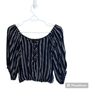 🔳FOREVER 21: Women’s size S, 1/2 puffy sleeve black & white striped crop top🔳